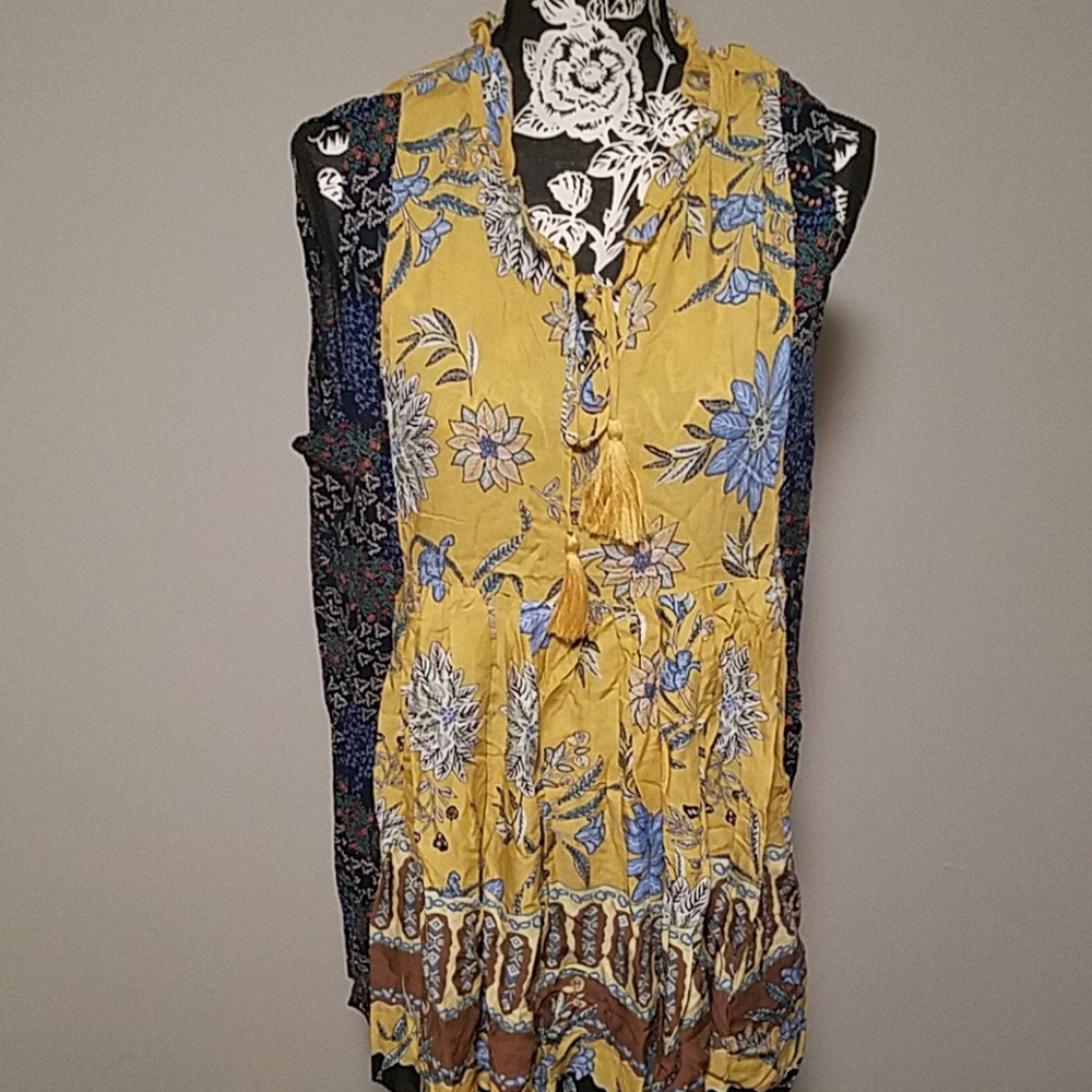 Sleeveless tunic
